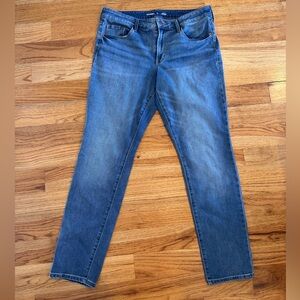 Old Navy Women’s Mid-Rise Slim Straight Medium Blue Jeans